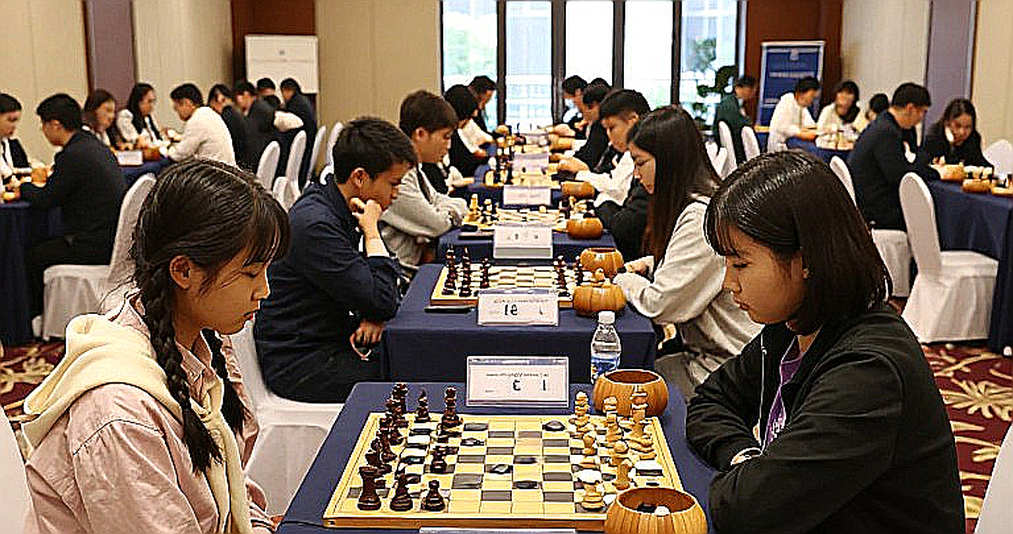 Carlsen xếp Sindarov cửa trên trước Gukesh: trận tranh ngôi vô địch cờ vua thế giới và bài toán dẫn trước