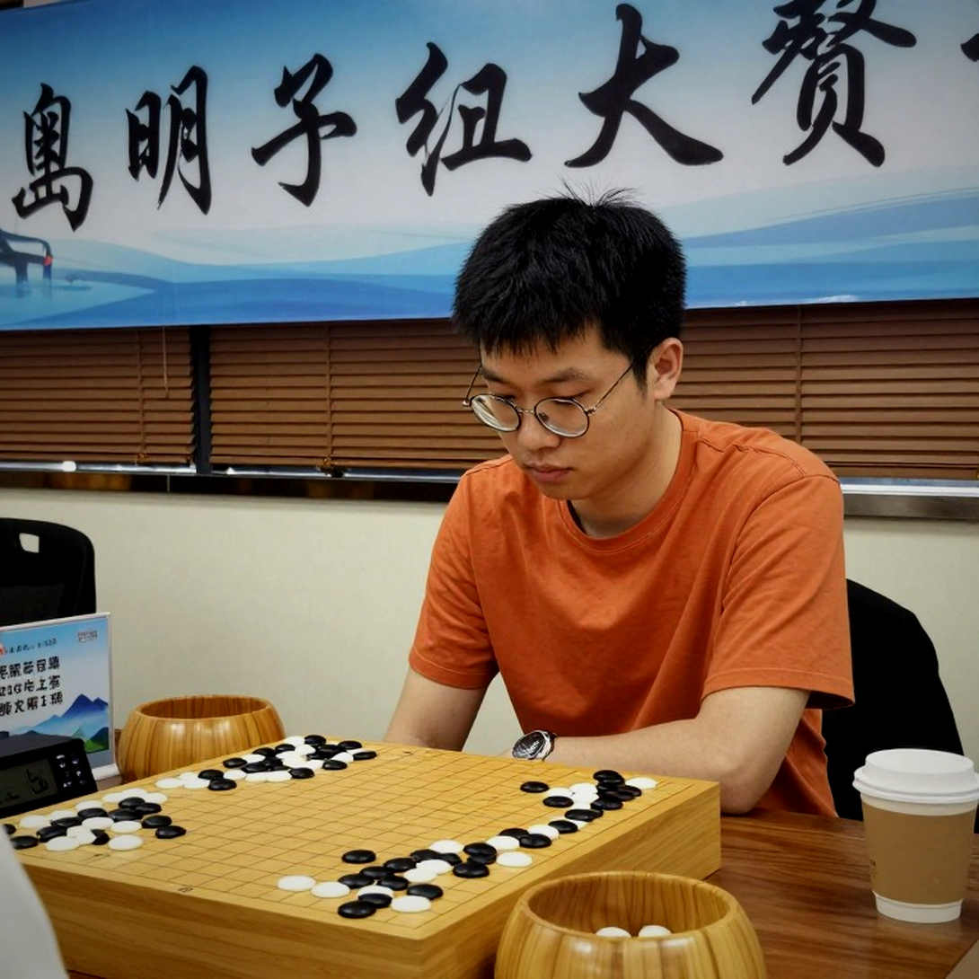 ChessBase Magazine 225: Prague 2026, bốn cây bút lớn và cái tên Bent Larsen trên bìa
