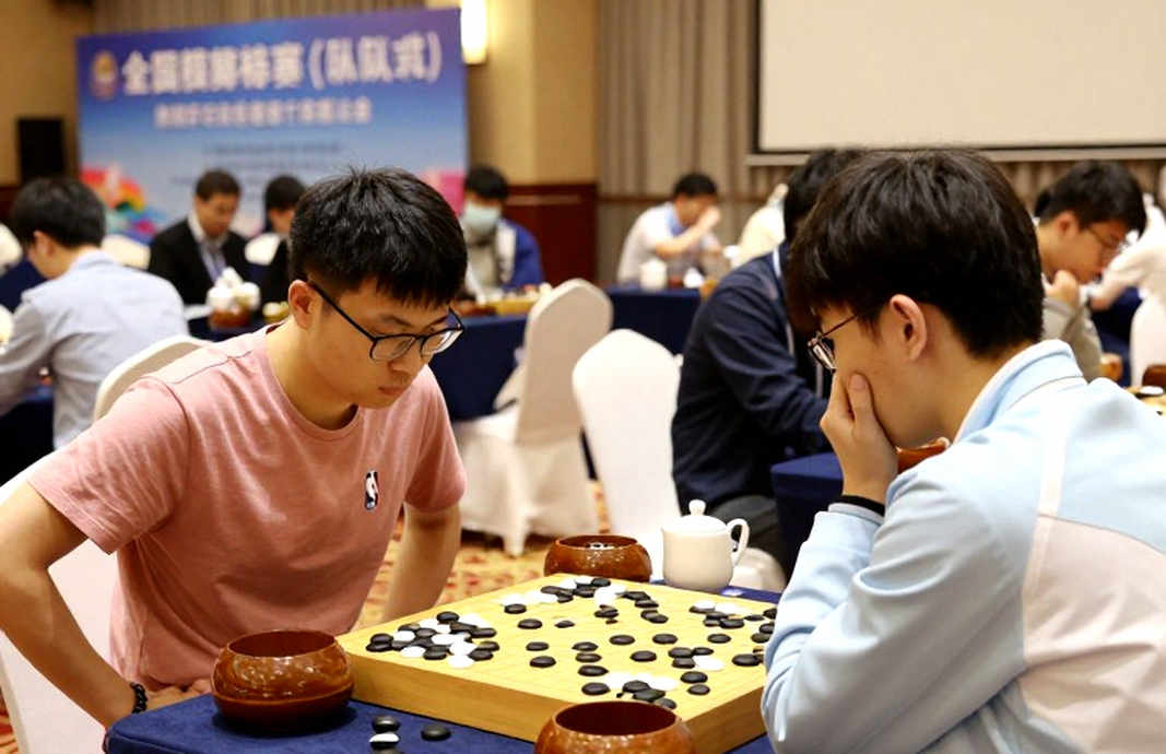 FIDE bỏ phiếu chọn chủ tịch ngày 26 tháng 9: Lời hứa đưa Carlsen trở lại và bài toán xung đột lợi ích